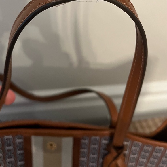 Tory Burch Gemini link tote. - Picture 6 of 11